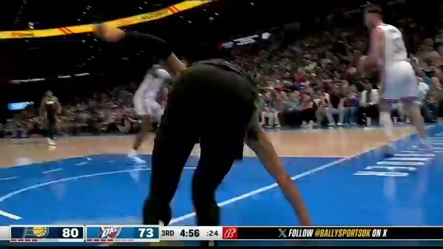 哈利伯顿节奏大师直杀禁区 亚历山大冲筐灌篮予以回击