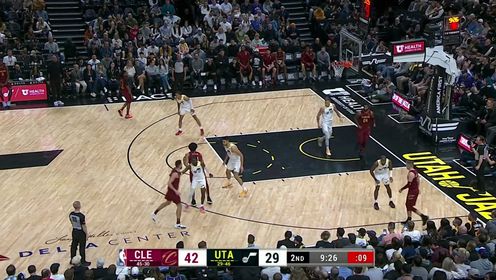 《NBA全场集锦》射手的绝对自信心！加兰借艾伦掩护弧顶三分自信出手稳稳命中
