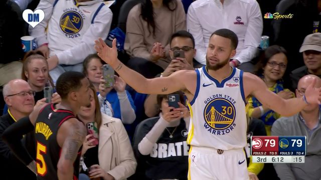 高难度出手又有何妨？库里强投三分照进不误