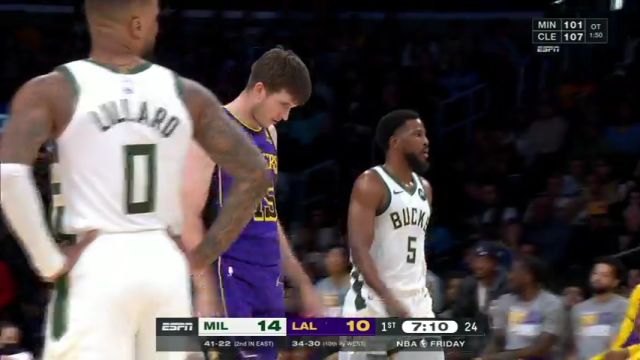 雄鹿vs湖人第1节英文原声回放