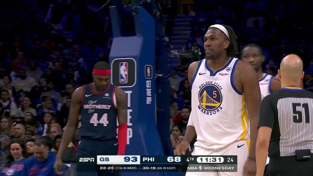 强硬冲击禁区 卢尼猛虎下山突破上篮打成2+1