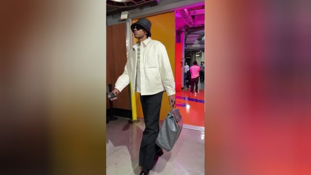 掘金vs湖人即将开赛 先来看看今日份穿搭谁最帅