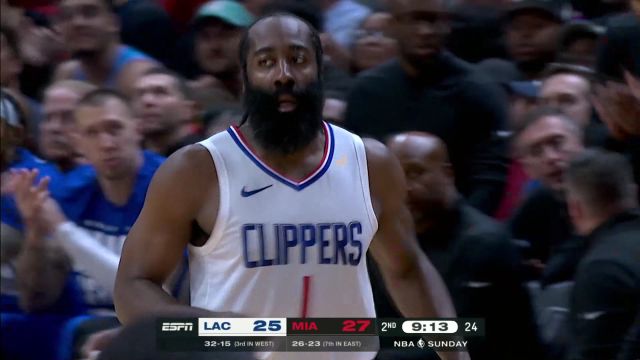 进攻端强势发力 威少联手哈登鲍威尔接连三记三分完成反超