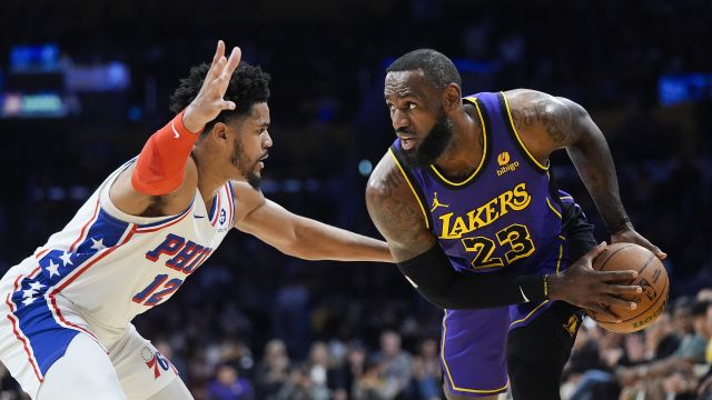 詹姆斯vs76人集锦 轻取20+8串联球队飞天遁地