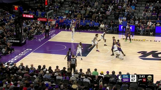 为球队大提士气！ 米切尔空接助飞蒙克完成双手平筐暴扣