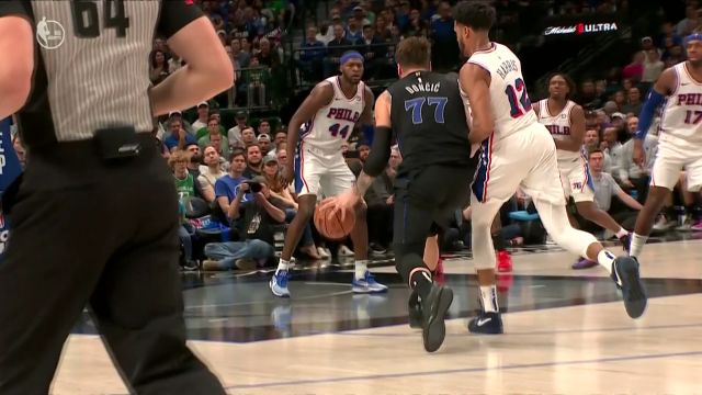 手感来了怎么打怎么有 东契奇失衡抛投打成2+1