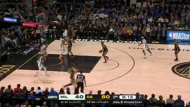 小伙子就是能蹿 TJD机敏出动在字母哥背后完成补篮