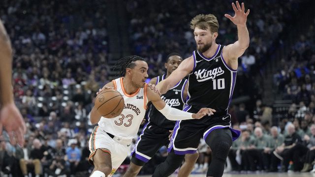 萨博尼斯vs马刺集锦 全场拿下22+11+11又一次拿下三双赢下比赛