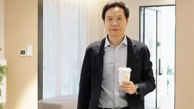 小米雷军社交账号的真实姓名为刘伟,回应:刘伟是CEO特别助理