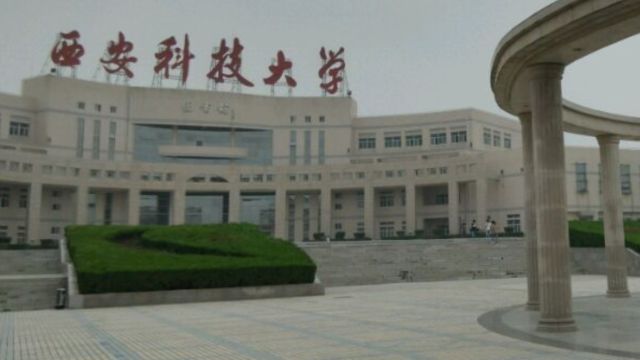 学生挂科家长威胁老师改分?学院多次提到对方“有背景”,校方回应