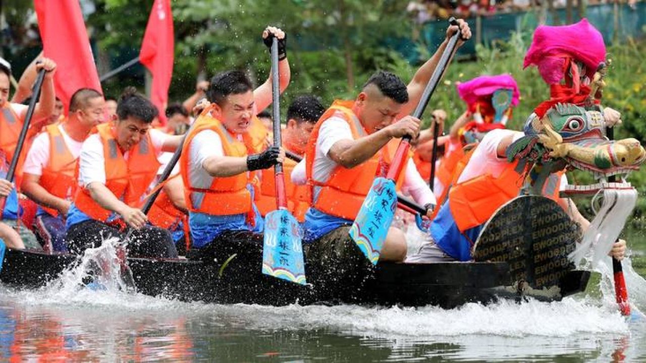 "奋楫正当潮" 杭州蒋村传统龙舟争先赛举行