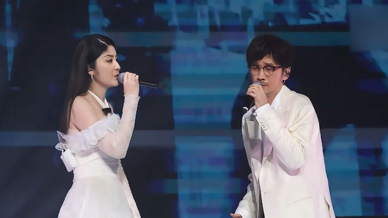 陈慧琳演唱会惊现周传雄,合唱《记事本》重温经典回忆