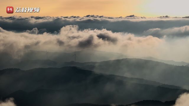 大气磅礴!航拍视角看平遥宝塔山云海翻涌