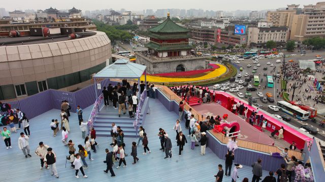 西安钟楼开元商城:把楼顶天台打造成时尚打卡地,钟鼓楼尽收眼底