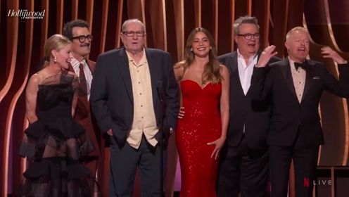 《摩登家庭》的演员们在美国演员工会奖颁奖典礼上重聚
