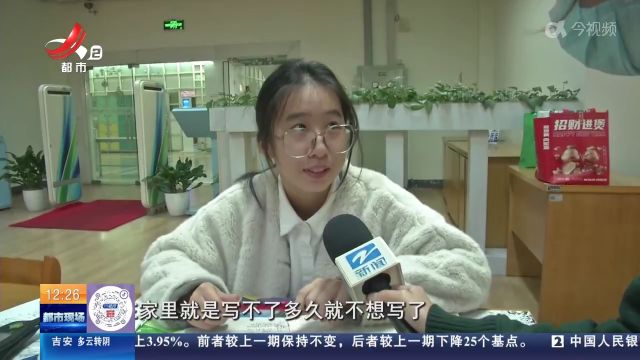 浙江杭州:“寒假赶作业大军”来了 图书馆自习室人气旺