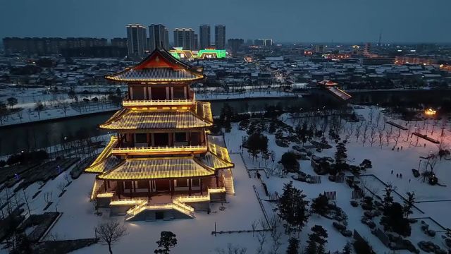 济宁市鱼台县:雪后夜色美 流光惹人醉