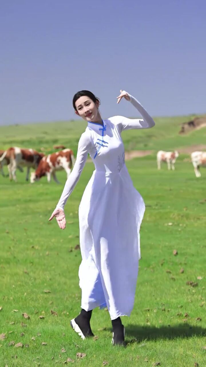 春雨rain: 风吹草低见牛羊 #美丽的草原我的家 #蒙古舞