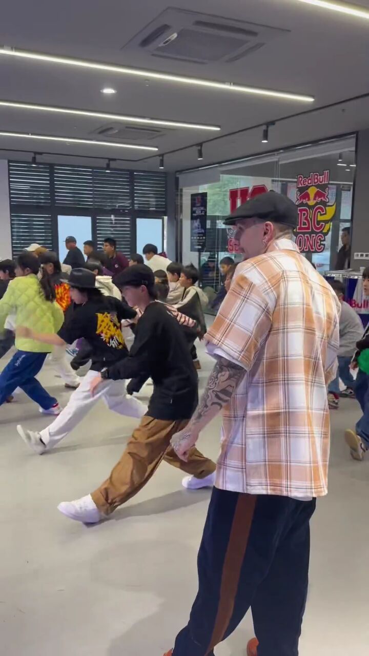 poppin 集训课 看看这人气 #人气爆棚 #这就是街舞6总冠军 #街舞点燃