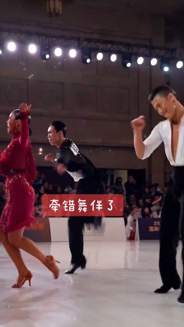 马笛老师这是要造反吗,大众之下敢牵错舞伴,这是要跪搓衣板的节奏啊