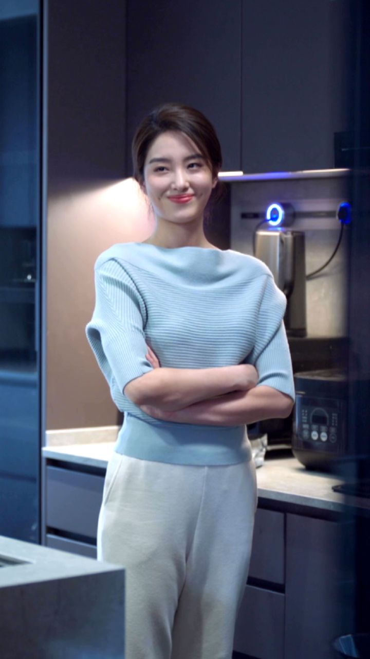 杨采钰:有酒窝的女孩子就是美