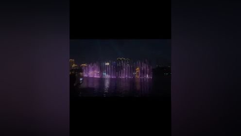 北湖公园#音乐喷泉水景灯光秀 #城市的夜晚霓虹更璀璨