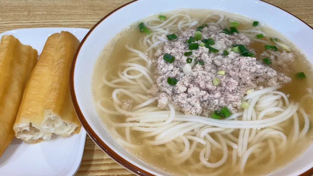 食在广州,朋友们,招牌猪肉鲜汤粉,黄金油条,巨满足
