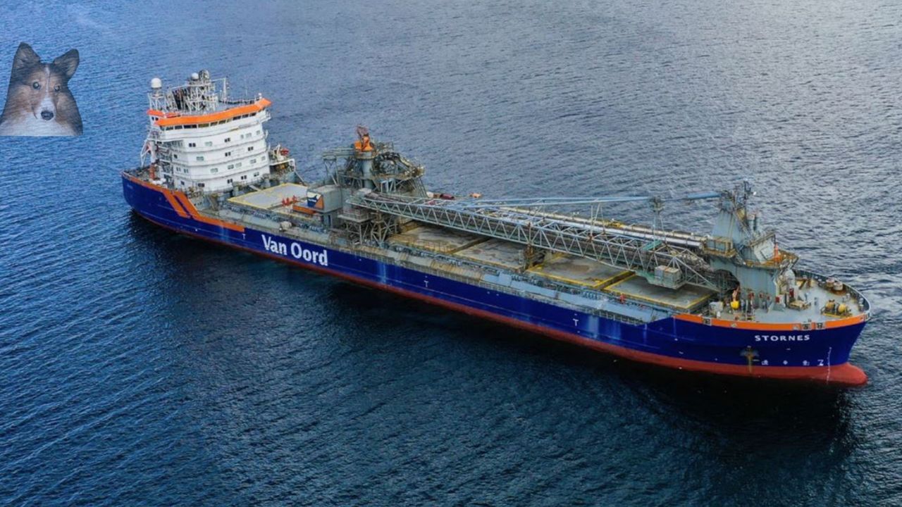 中国制造世界最强柔管铺石船,直通海下1公里,专为整平海床而生