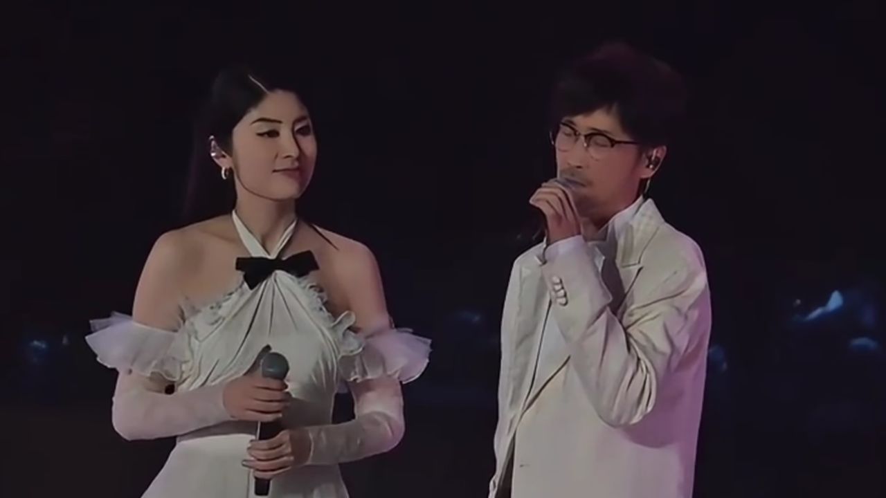 周传雄惊喜现身演唱会 与陈慧琳共唱"记事本"