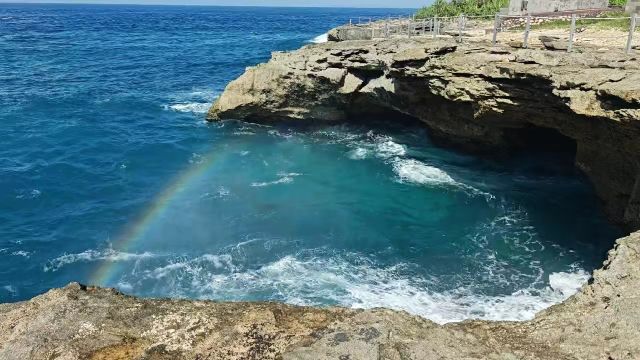 印度尼西亚不错,巴厘岛海水真蓝呀