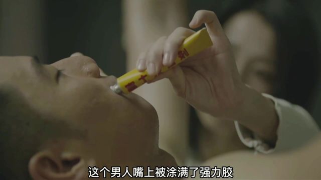 变态女孩将男友疯狂折磨,将其杀害后装到行李箱!《楼下的房客》