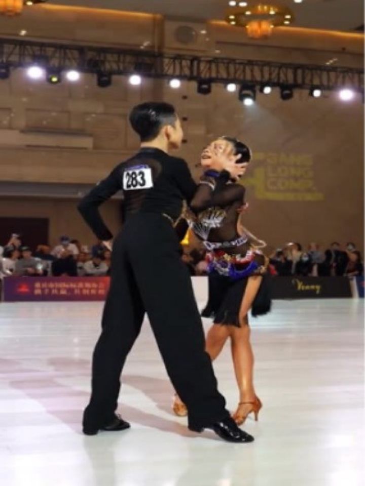 刚柔并济的,举手投足都是美的墨茉组合,太迷人了