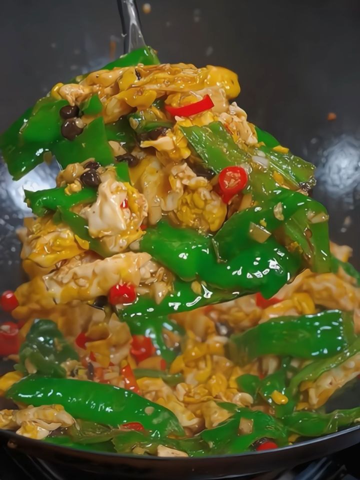 非常好吃的青椒炒鸡蛋,每次做这道菜 家里的米饭总是不够吃#家常菜