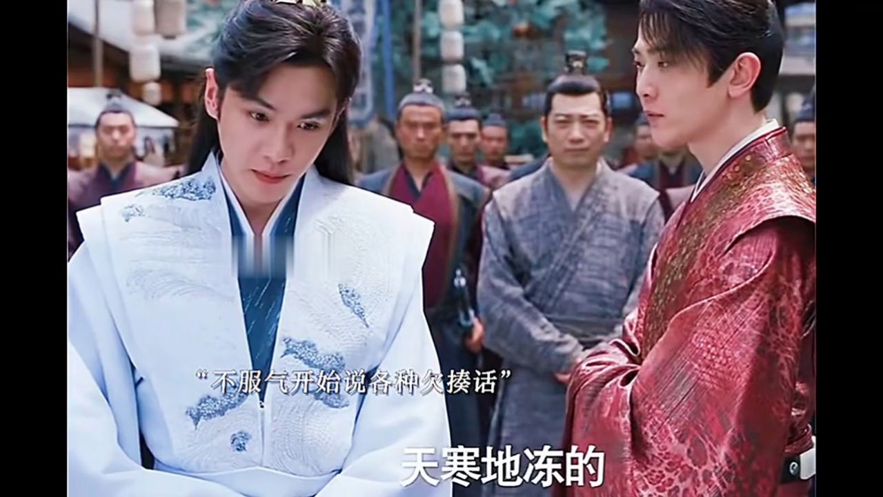 范闲请二皇子李承泽吃鱼,可没想到在吃之前,要二皇子一起帮忙抓鱼