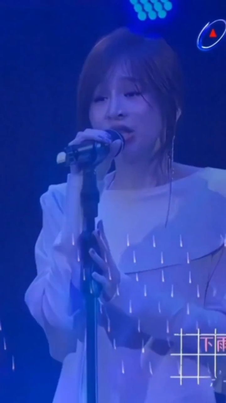 王心凌站桩立麦live被严重低估的唱功.