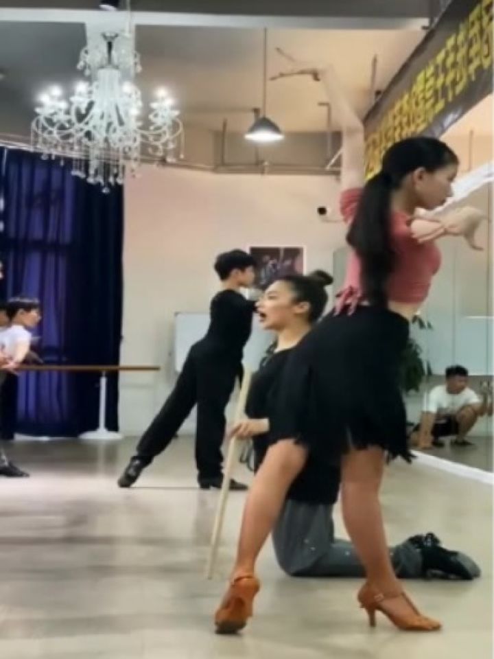 严师出高徒,墨晗组合的优秀,离不开曹政孙璠老师严厉认真的教导,感动