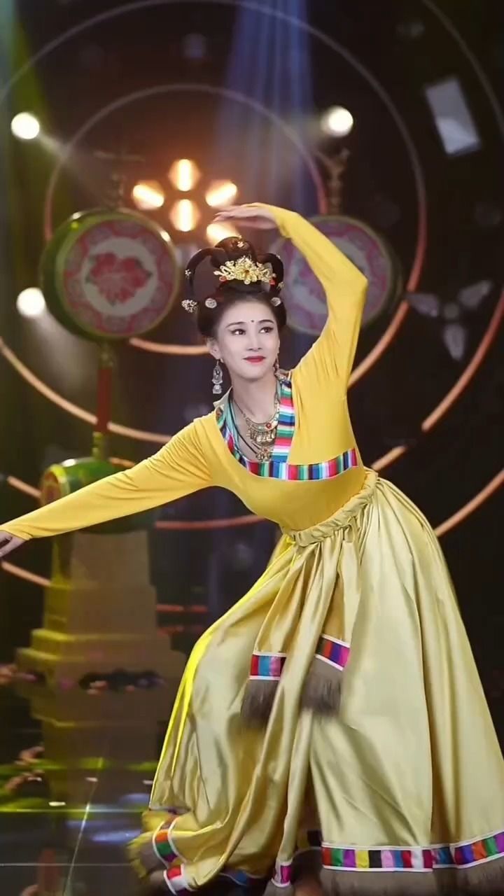 藏族《洗衣舞》#异域风情小姐姐 #民族特色民族风情 #舞出自我舞出