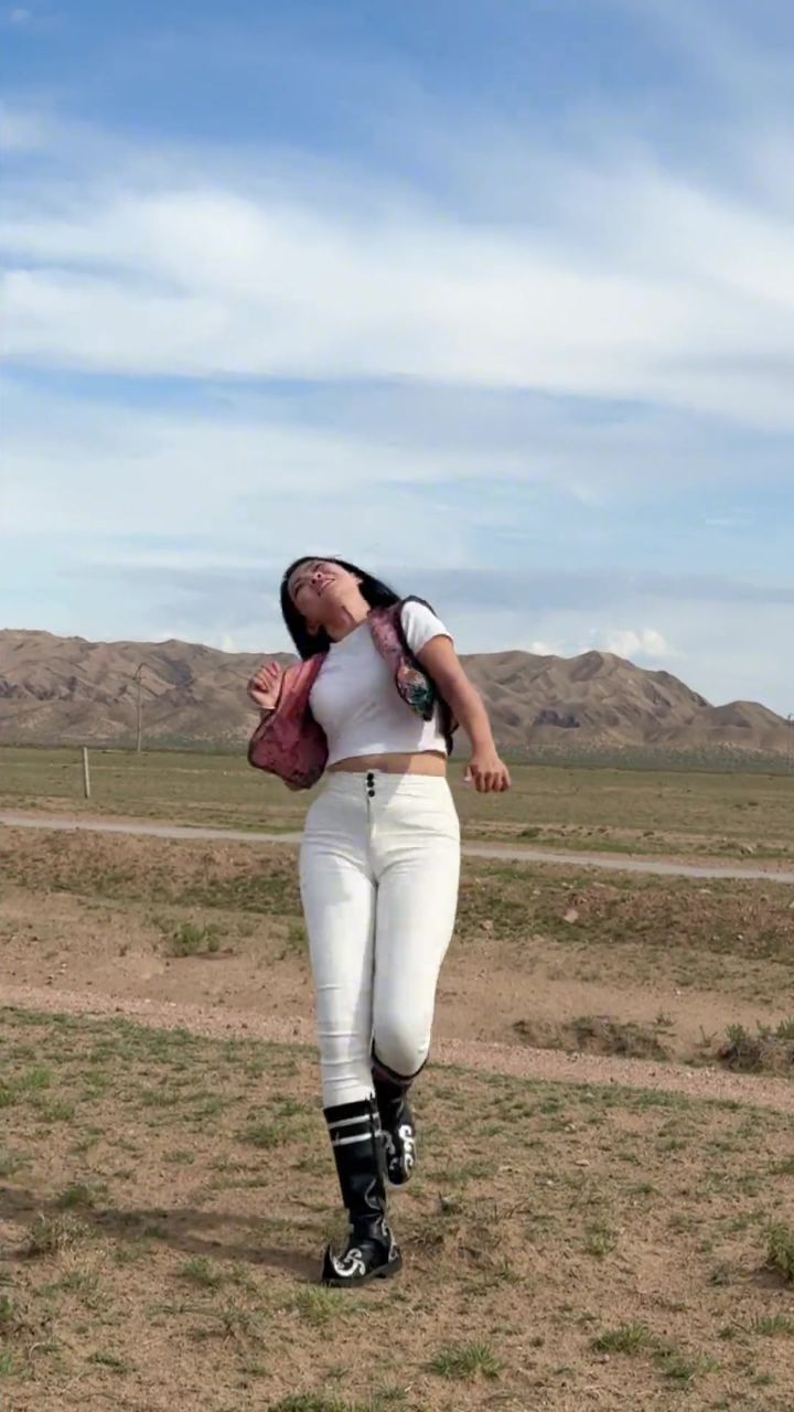 跟我飒一个宽阔无边,觉得飒到位的点赞!#内蒙姑娘