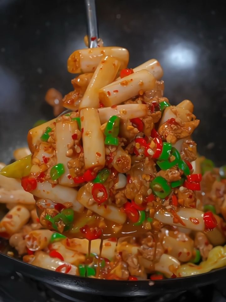 天气炎热吃饭没胃口,一定要做上这道酸辣藕带炒肉,轻轻松松干掉三碗饭