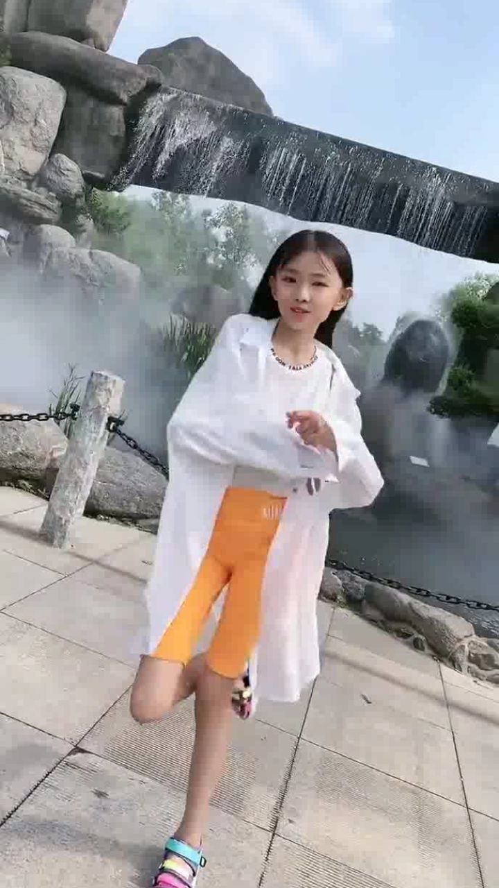 童模宋小睿真有舞蹈功底吗,看起来跳舞还不如焱娃娃,太丑了人