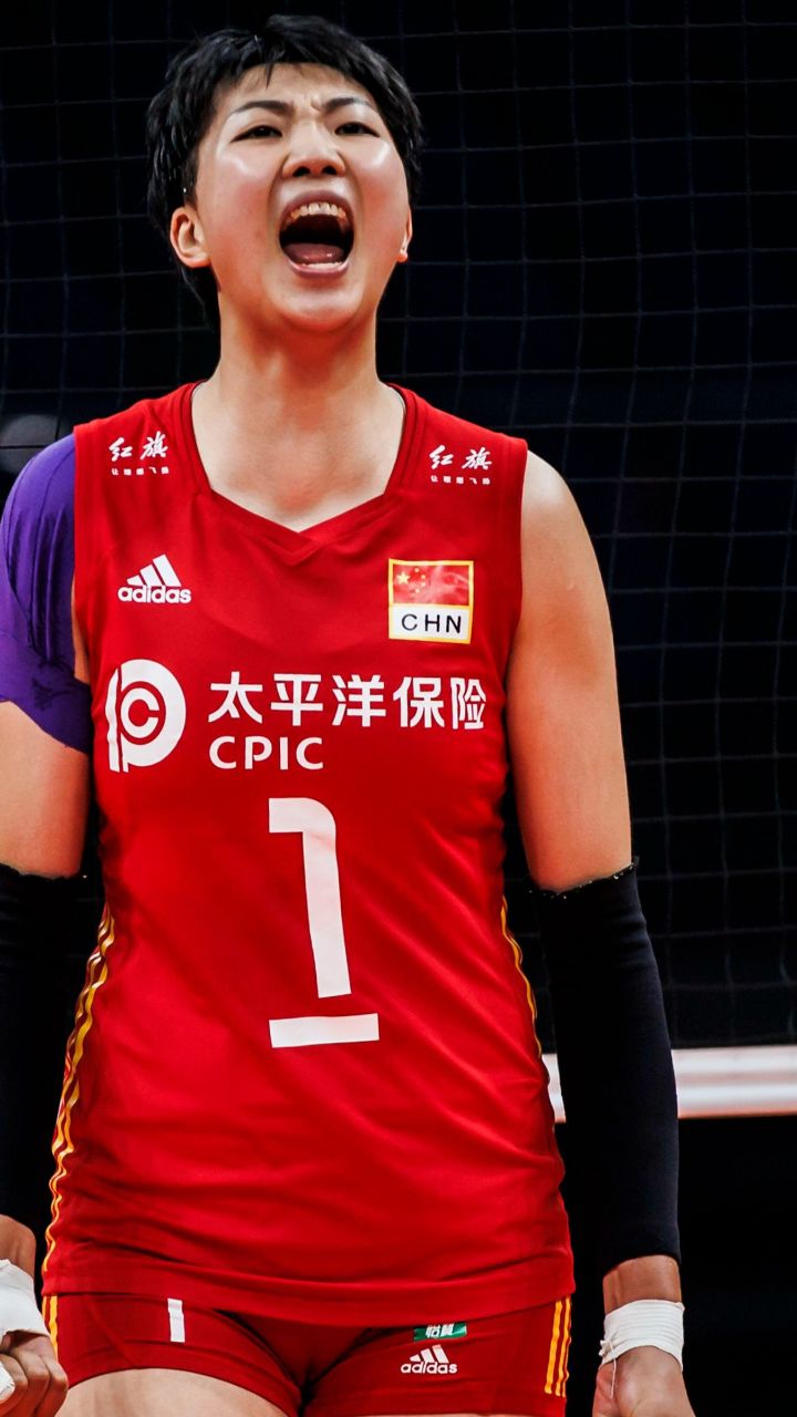 袁心玥!大苹果与瓦基弗银行队友热情互动