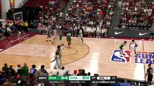《NBA全场集锦》妙手空空！杰伦-豪斯攻其不备生断对手 轻松快下上篮取分
