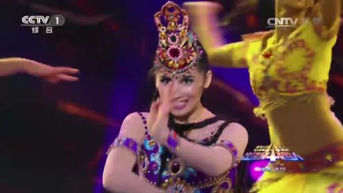 新疆姑娘阔别舞台多年，归来仍是王者，《风沙龟兹》完美震撼全场