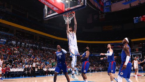 《TOP时刻》【原声】22日NBA十佳球 文班亚马脑后妙传索汉暴扣 霍姆格伦自抛自扣展现天赋