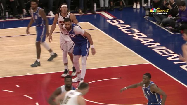 全方位碾压！麦基贡献遮天大帽 福克斯行进间高抛打进