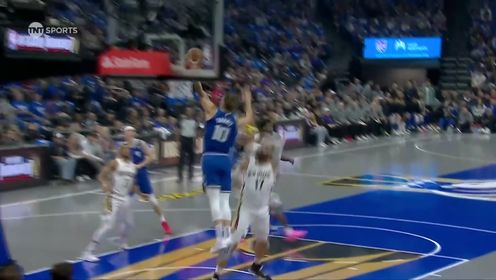 《NBA全场集锦》老乡见老乡 背后来一枪！小萨转身突破隔扣大瓦兰