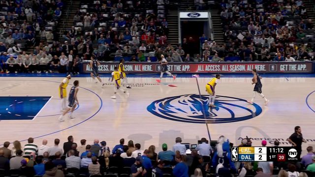 一球洞穿防线！詹姆斯眼观六路 妙传雷迪什轻松吃饼