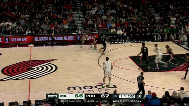 推土机碾压进场 字母哥单骑闯关献上精彩暴扣