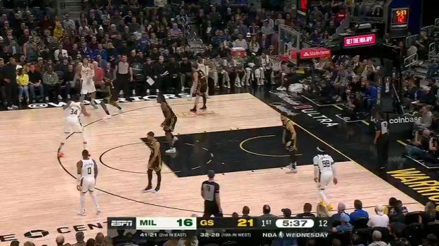 一杆进洞！库里单挑利拉德比拼三分状态暴热