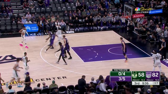 终于等到你！ 利拉德命中自己本场的第一记三分